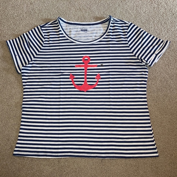 size XL, bust up to 44” inches, beautiful anchor shirt, new ⚓️ condition - Picture 6 of 10
